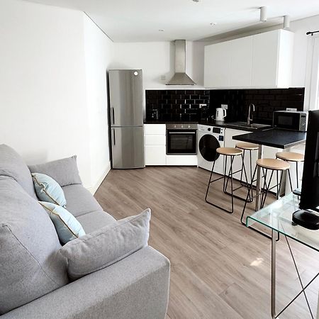 Modern City Centre Two Bedroom Windsor Apartment - Grand Central House غيبرالتار المظهر الخارجي الصورة