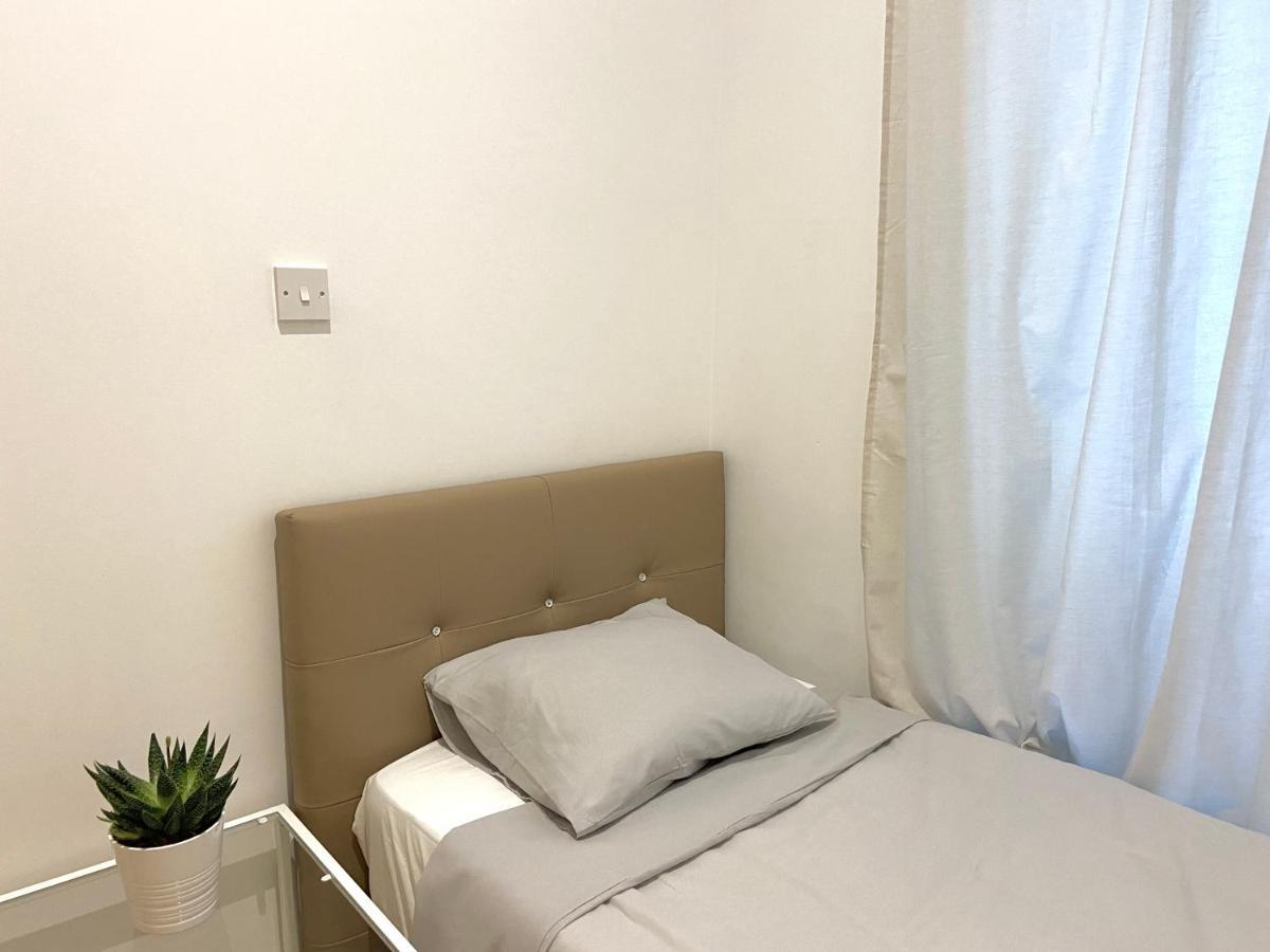 Modern City Centre Two Bedroom Windsor Apartment - Grand Central House غيبرالتار المظهر الخارجي الصورة