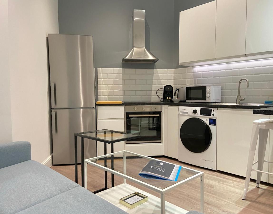 Modern City Centre Two Bedroom Windsor Apartment - Grand Central House غيبرالتار المظهر الخارجي الصورة