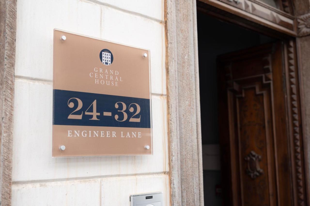 Modern City Centre Two Bedroom Windsor Apartment - Grand Central House غيبرالتار المظهر الخارجي الصورة