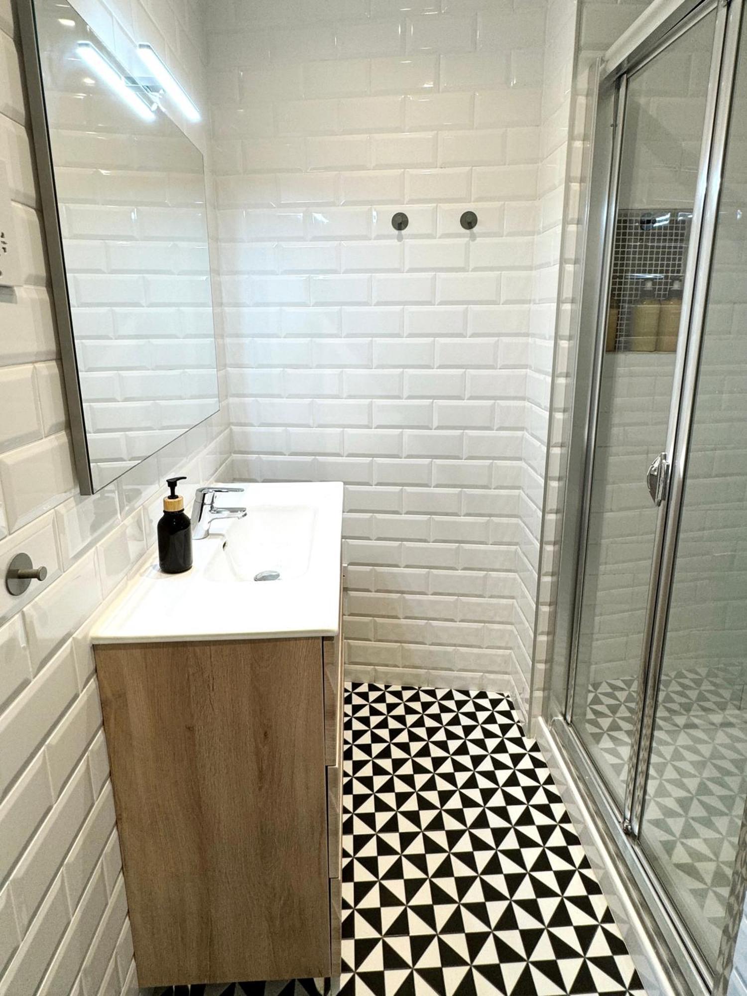 Modern City Centre Two Bedroom Windsor Apartment - Grand Central House غيبرالتار المظهر الخارجي الصورة