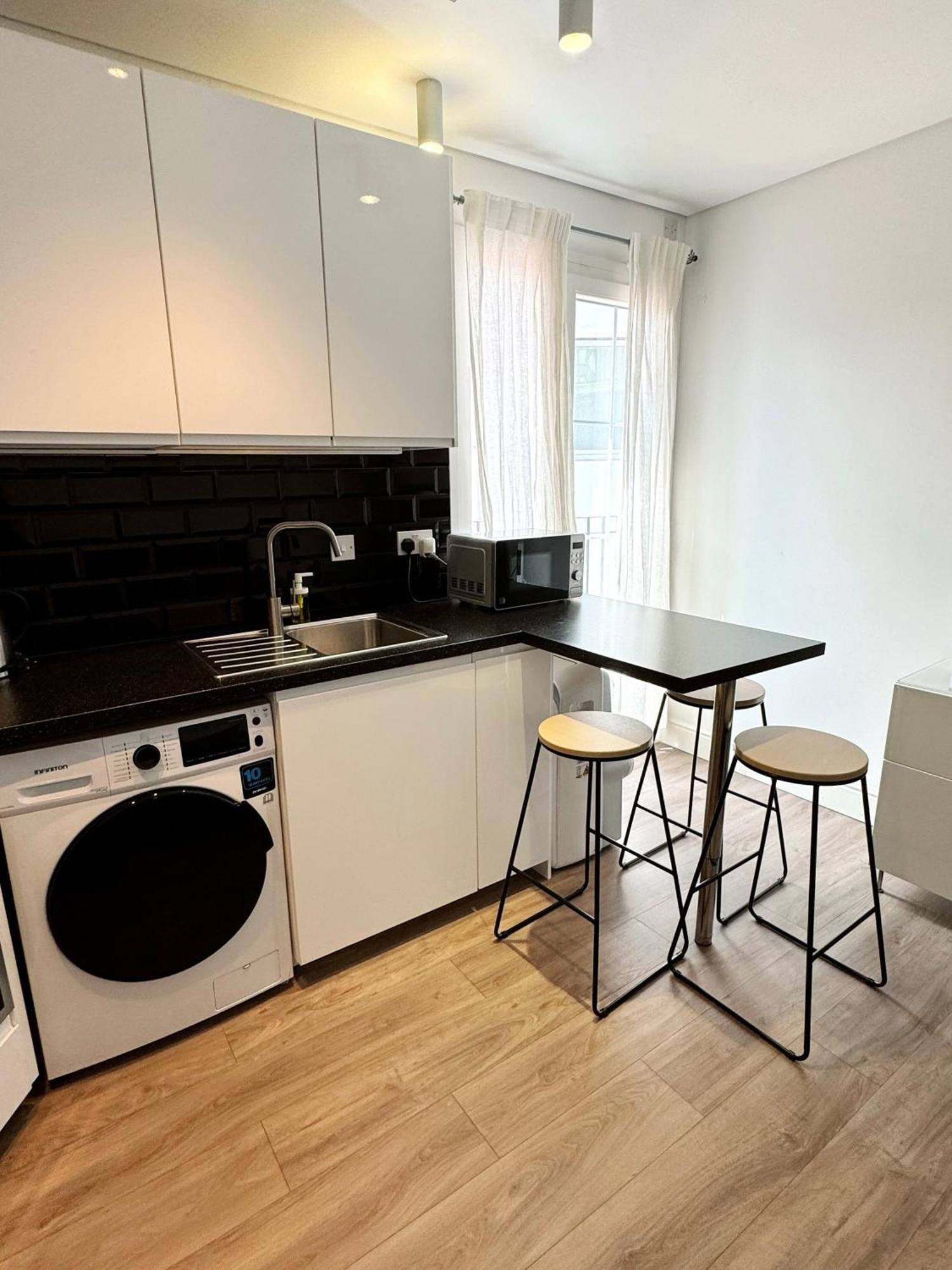 Modern City Centre Two Bedroom Windsor Apartment - Grand Central House غيبرالتار المظهر الخارجي الصورة