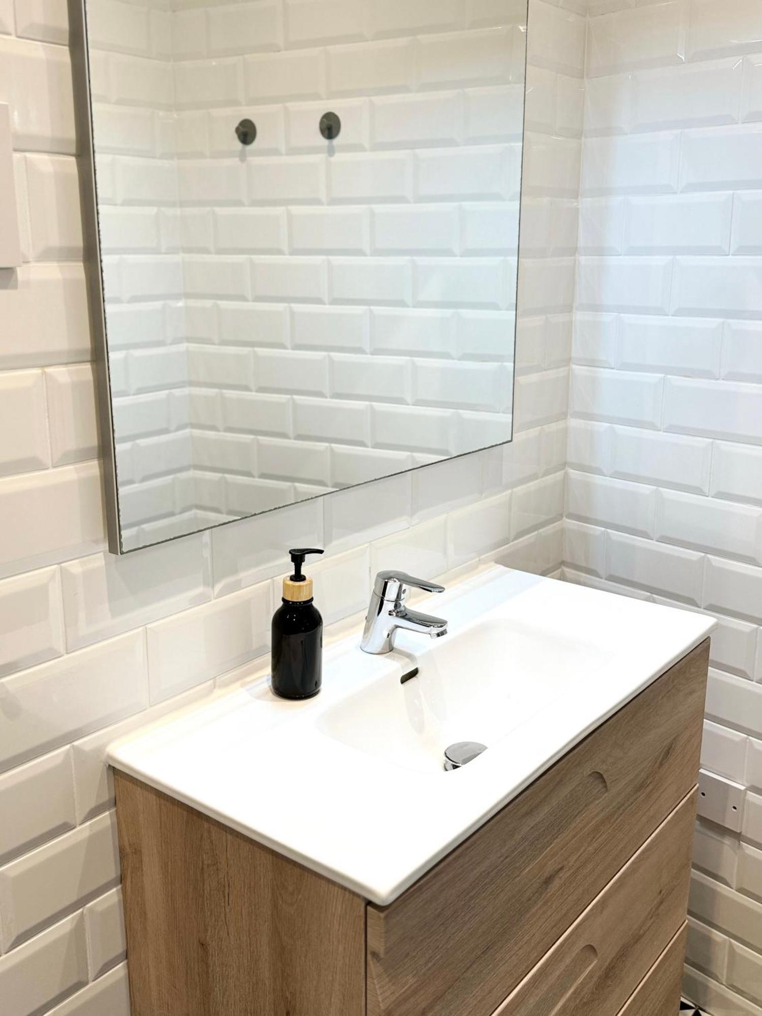 Modern City Centre Two Bedroom Windsor Apartment - Grand Central House غيبرالتار المظهر الخارجي الصورة