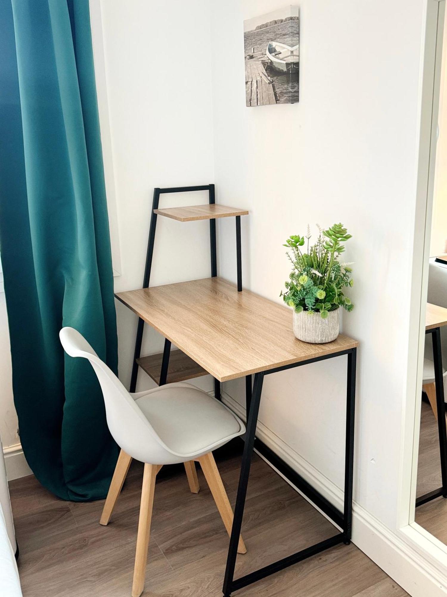 Modern City Centre Two Bedroom Windsor Apartment - Grand Central House غيبرالتار المظهر الخارجي الصورة