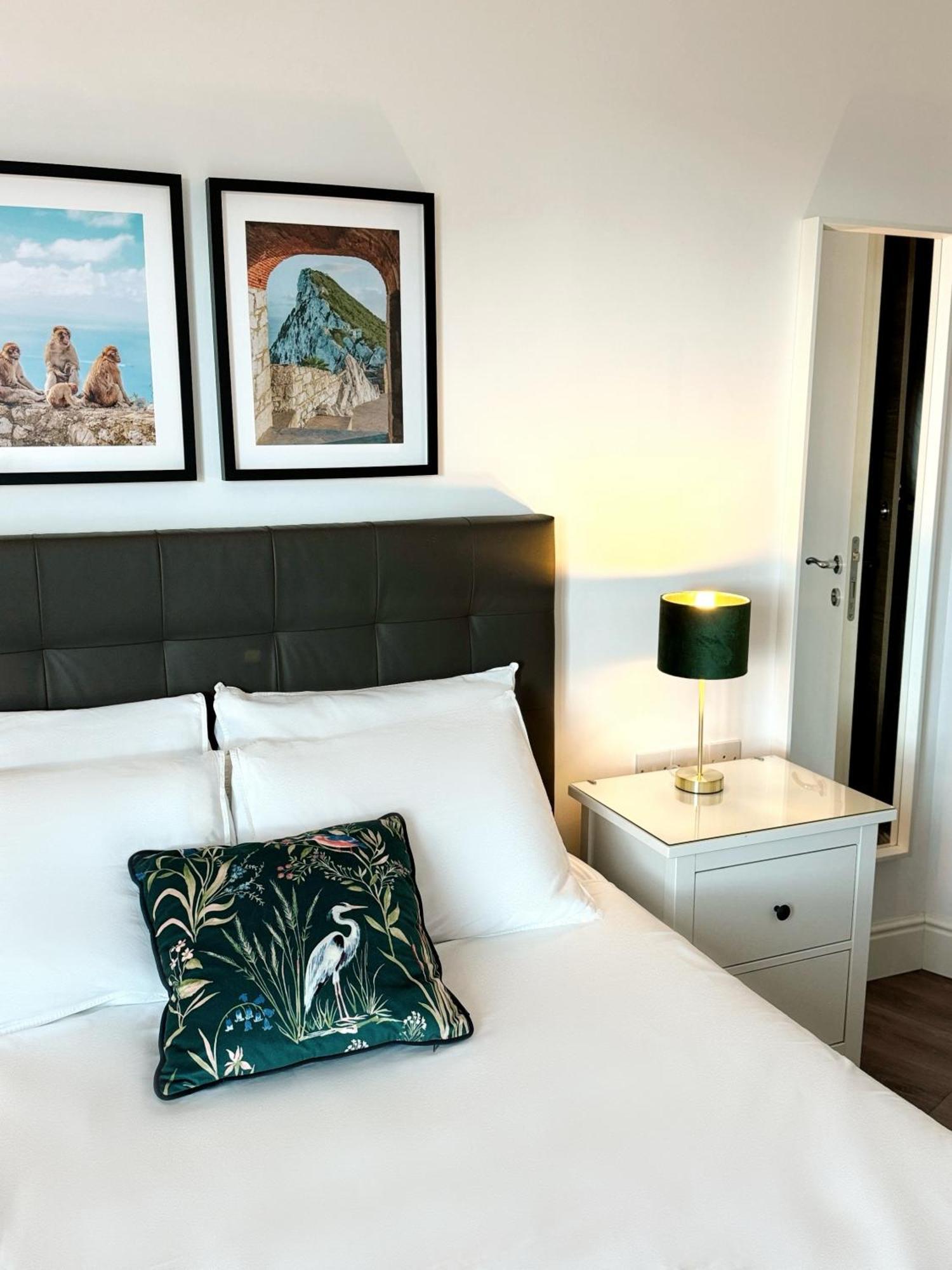 Modern City Centre Two Bedroom Windsor Apartment - Grand Central House غيبرالتار المظهر الخارجي الصورة