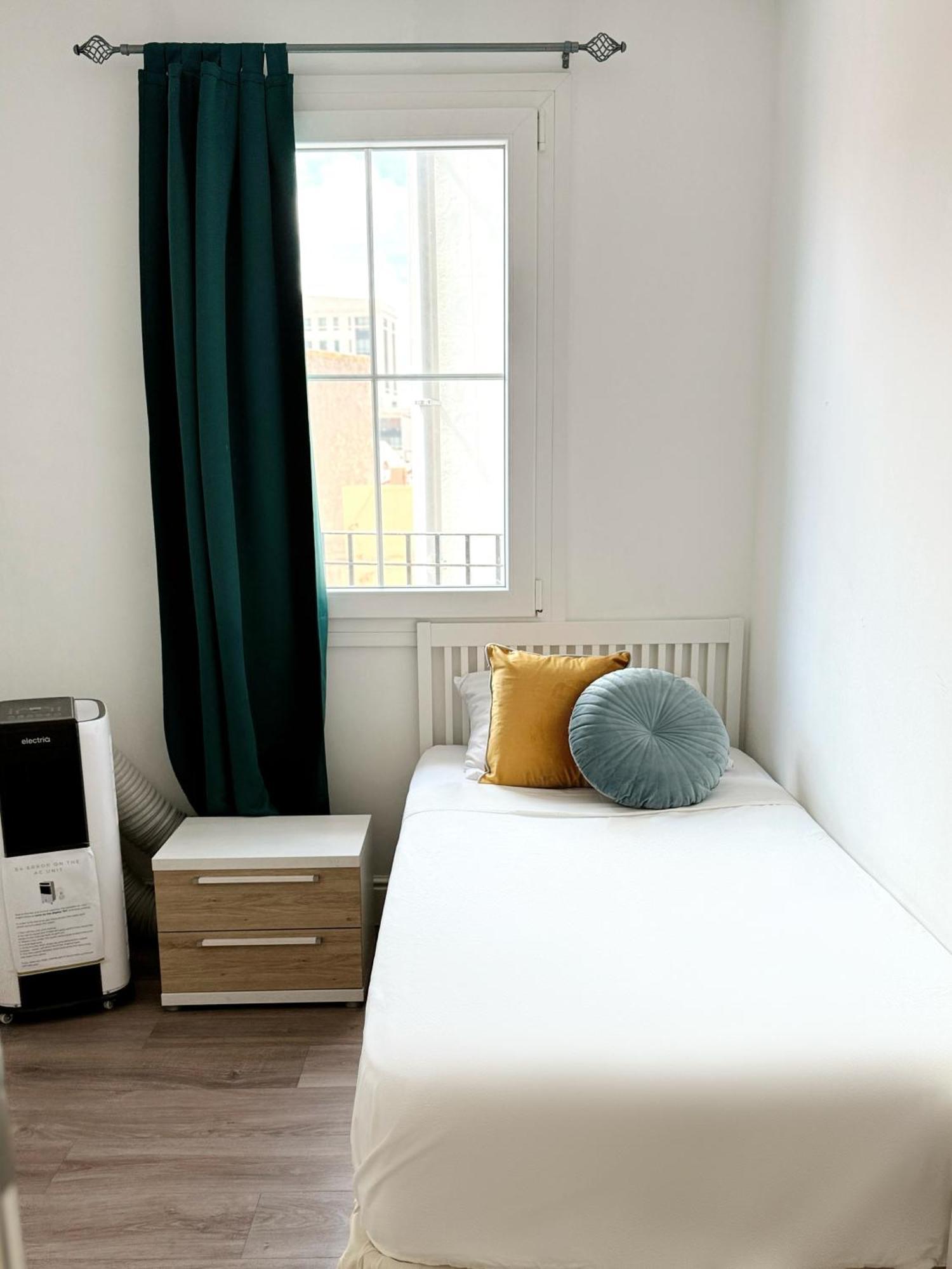 Modern City Centre Two Bedroom Windsor Apartment - Grand Central House غيبرالتار المظهر الخارجي الصورة