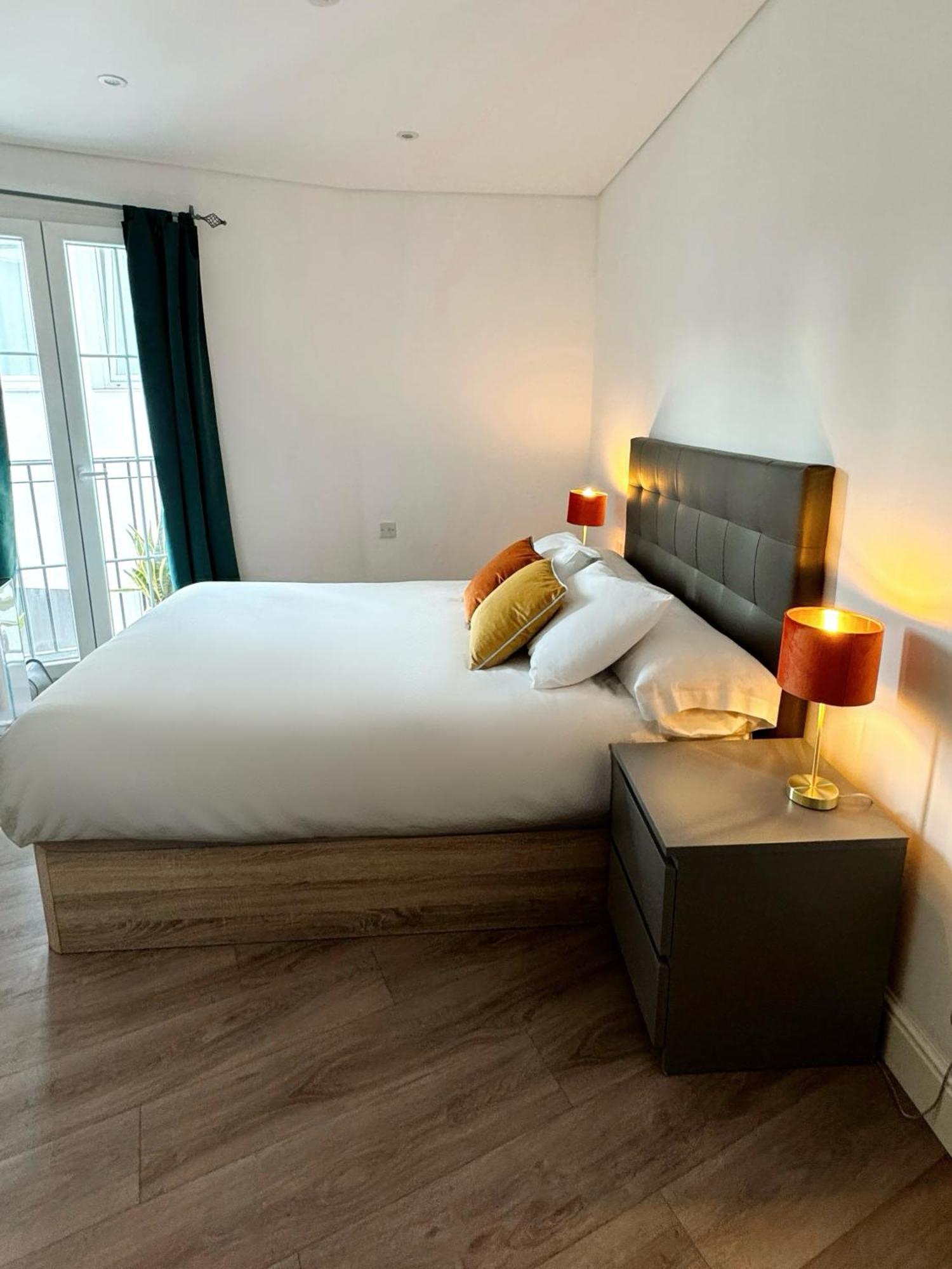 Modern City Centre Two Bedroom Windsor Apartment - Grand Central House غيبرالتار المظهر الخارجي الصورة