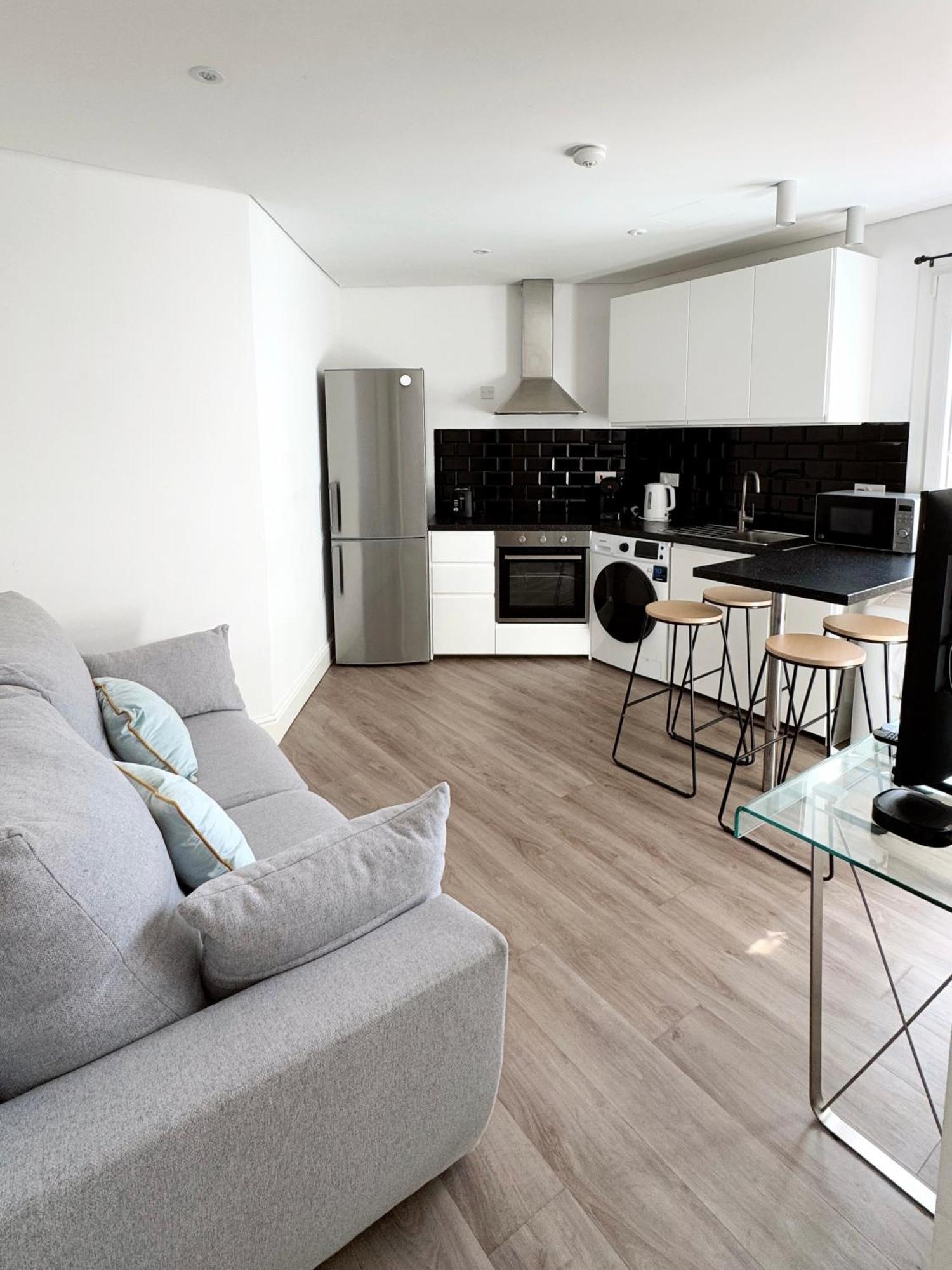 Modern City Centre Two Bedroom Windsor Apartment - Grand Central House غيبرالتار المظهر الخارجي الصورة