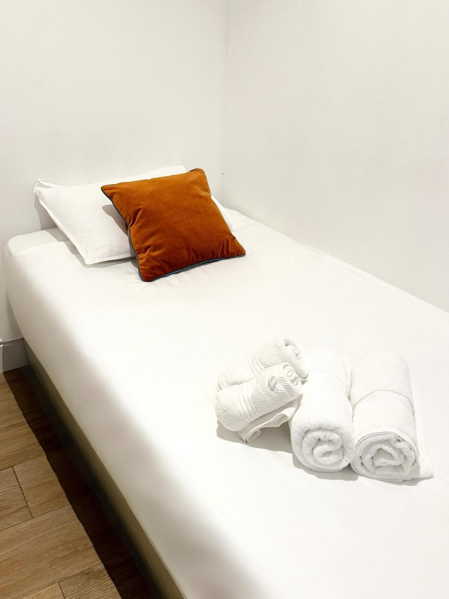 Modern City Centre Two Bedroom Windsor Apartment - Grand Central House غيبرالتار المظهر الخارجي الصورة