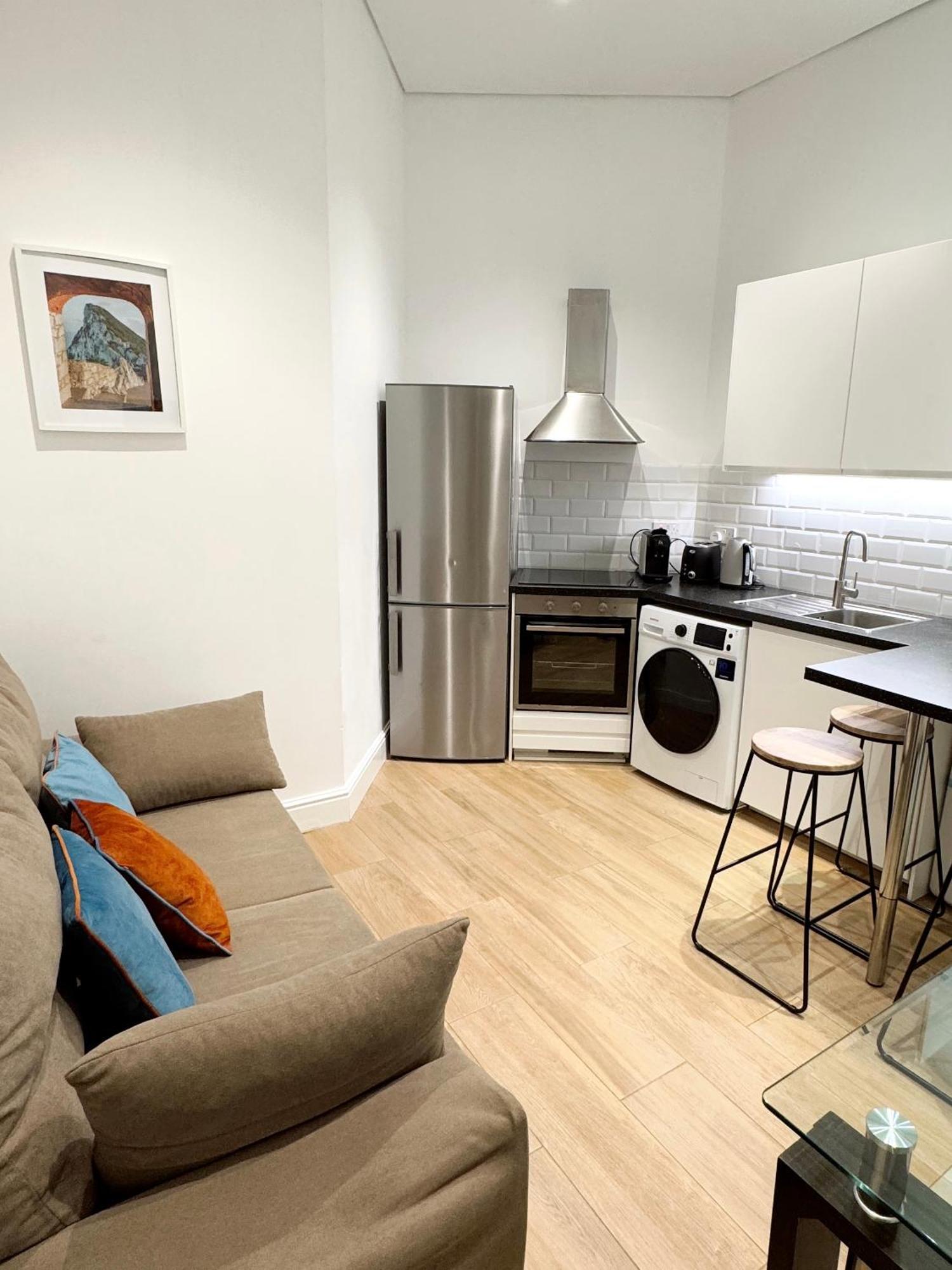Modern City Centre Two Bedroom Windsor Apartment - Grand Central House غيبرالتار المظهر الخارجي الصورة