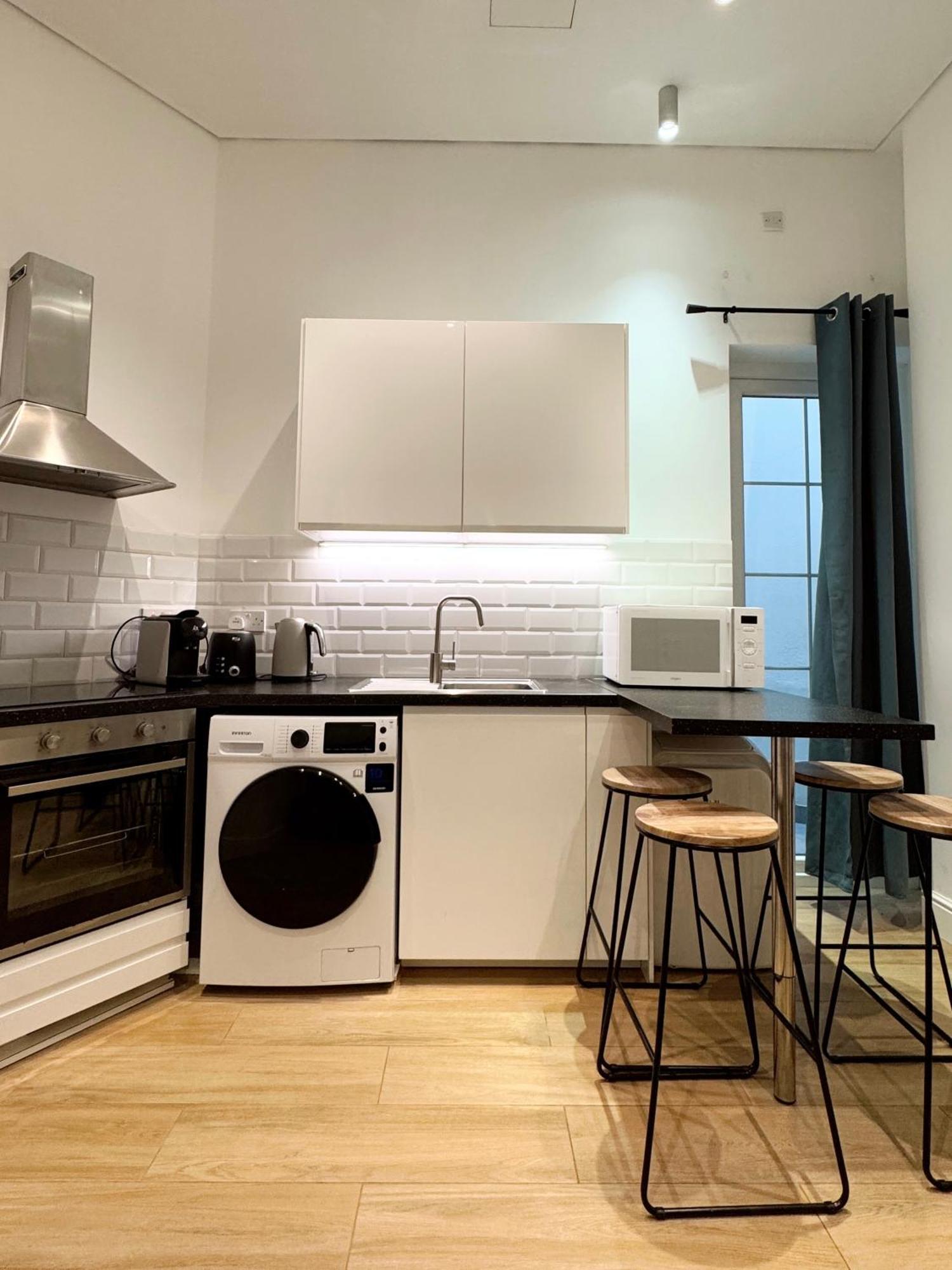Modern City Centre Two Bedroom Windsor Apartment - Grand Central House غيبرالتار المظهر الخارجي الصورة