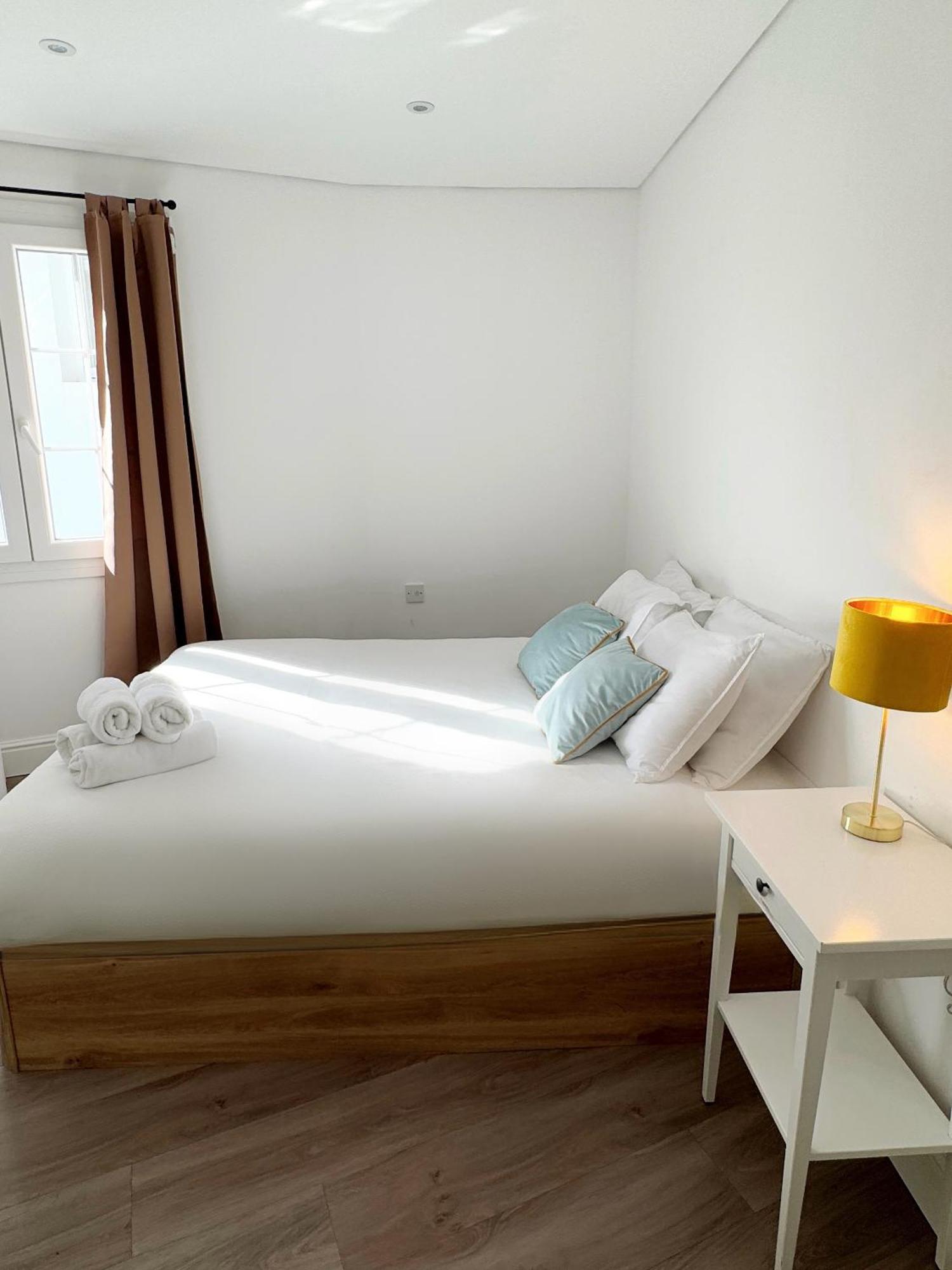Modern City Centre Two Bedroom Windsor Apartment - Grand Central House غيبرالتار المظهر الخارجي الصورة
